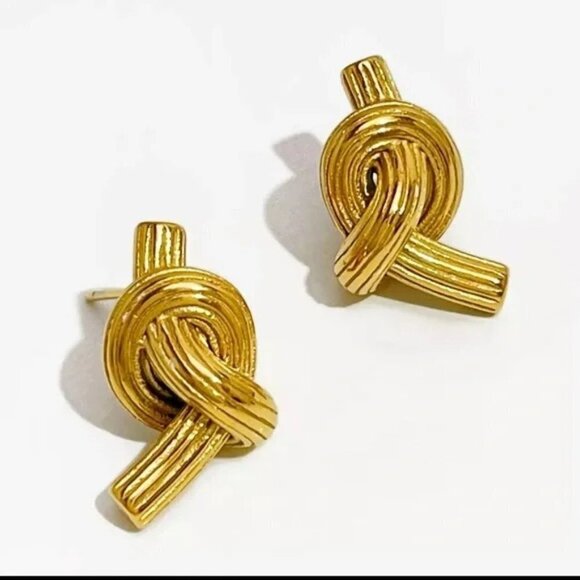 18k Gold Plated Twisted Shape Earrings - Picture 1 of 4
